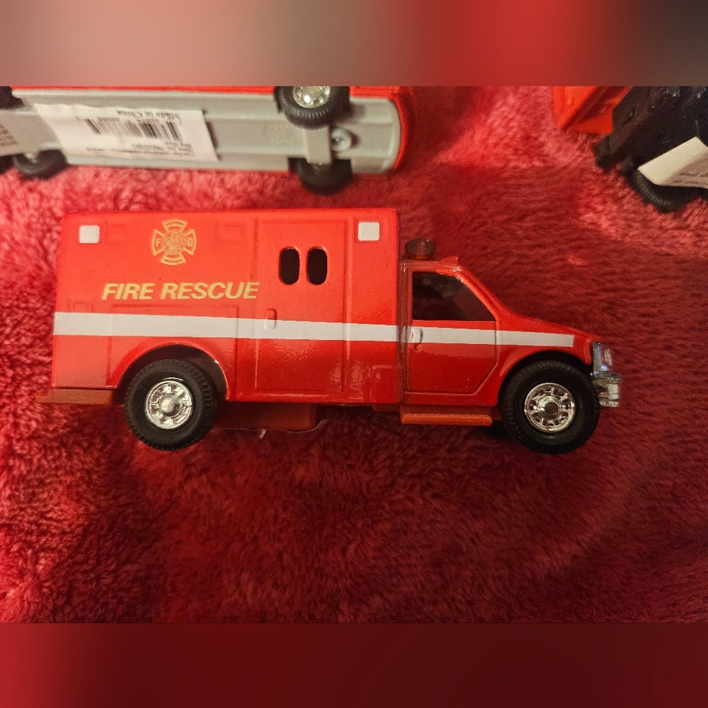 Shing Fat Huiyang Pullback Vehicle Lot of 5 (Fire, Ambulance, 2 Buses, Truck) - Picture 15 of 16
